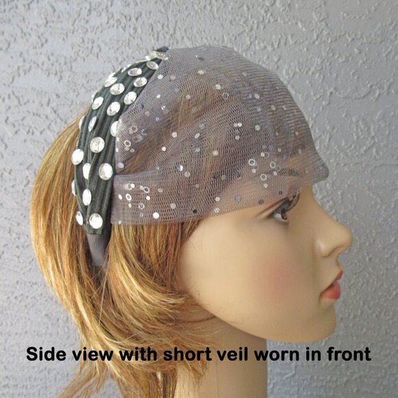 Flapper inspired headpiece, Gray softly ruffled short veil plus clear rhinestone - Picture 5 of 11